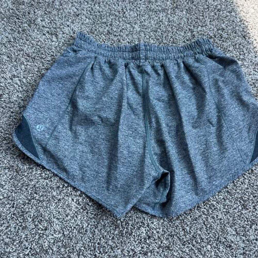 Lululemon Hotty Hot Shorts 2.5” Size 6